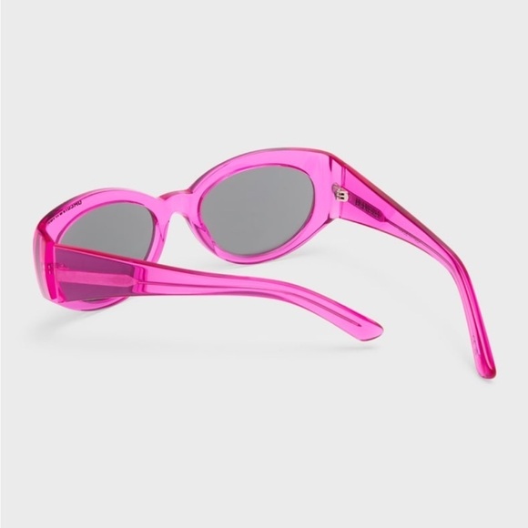 BALENCIAGA 
Round Acetate
Sunglasses
SHINY TRANSPARENT
FUCHSIA
0318 main image 2